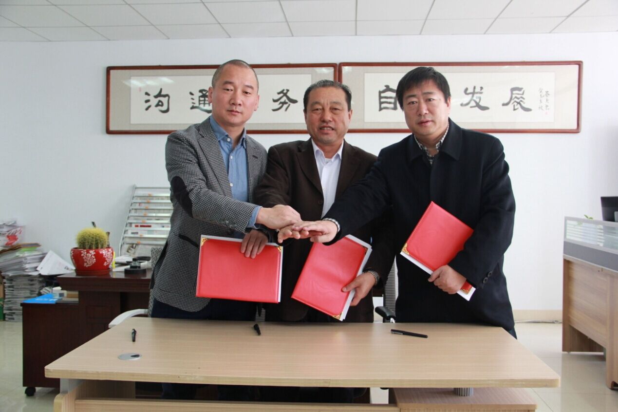 內(nèi)蒙古農(nóng)牧業(yè)產(chǎn)業(yè)化龍頭企業(yè)協(xié)會、北京萬生元新農(nóng)業(yè)科技有限公司與內(nèi)蒙古拉卡拉支付有限公司簽署三方戰(zhàn)略框架合作協(xié)議——進一步實施內(nèi)蒙古綠色農(nóng)畜產(chǎn)品走出去戰(zhàn)略